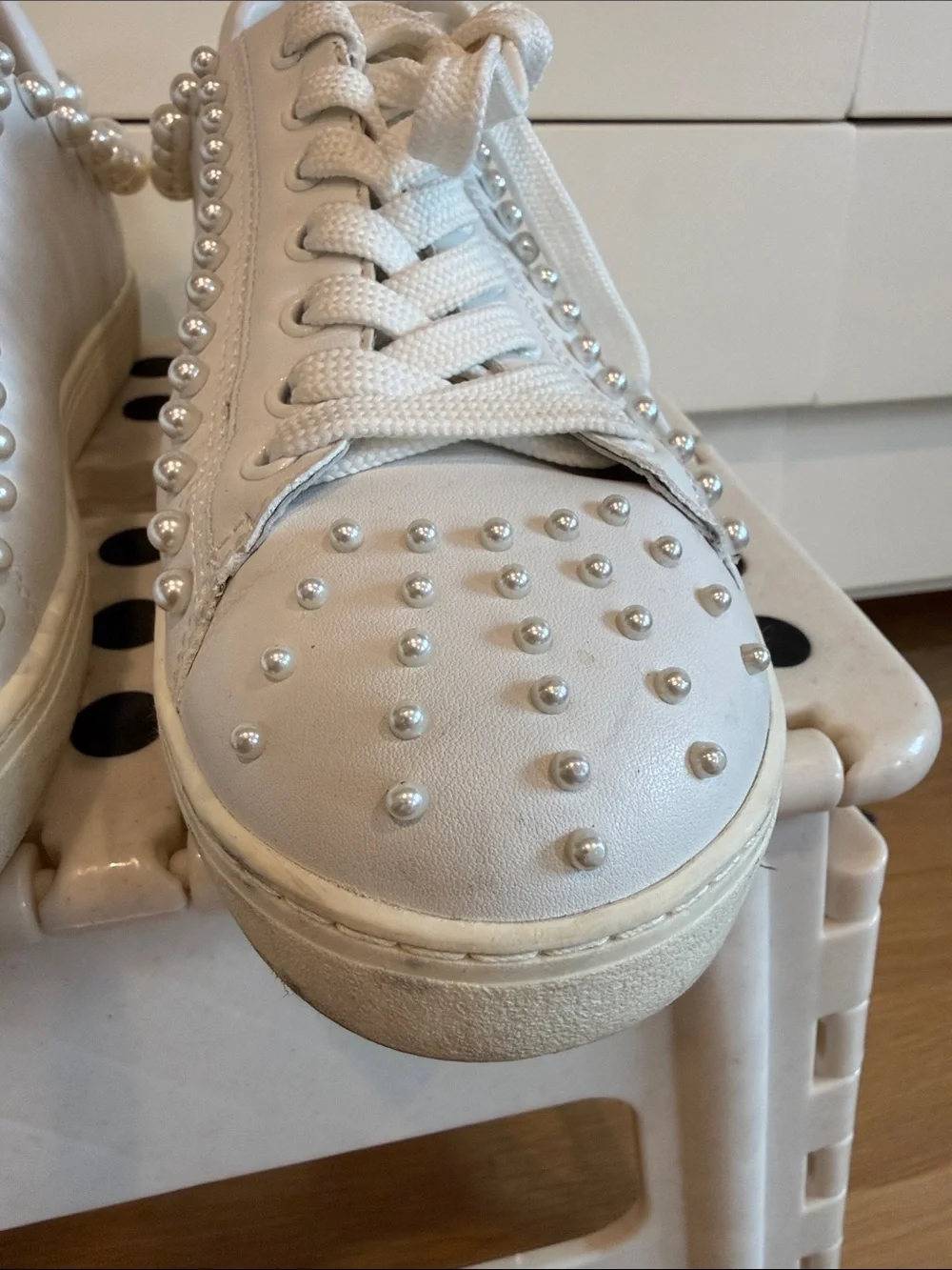 Stuart Weitzman Goldie Pearly Leather Low-Top Sneakers - Picture 10 of 13